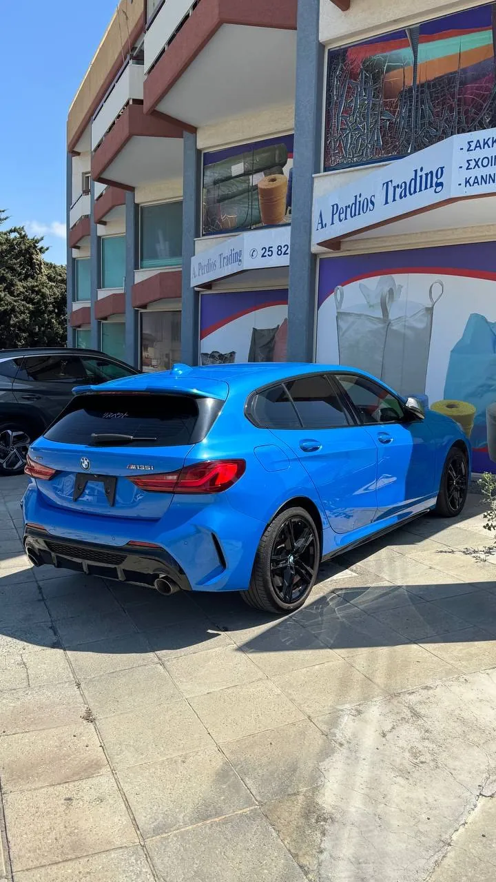 BMW M135i синий — привоз из Японии на Кипр через carnerds.cy, апрель 2025